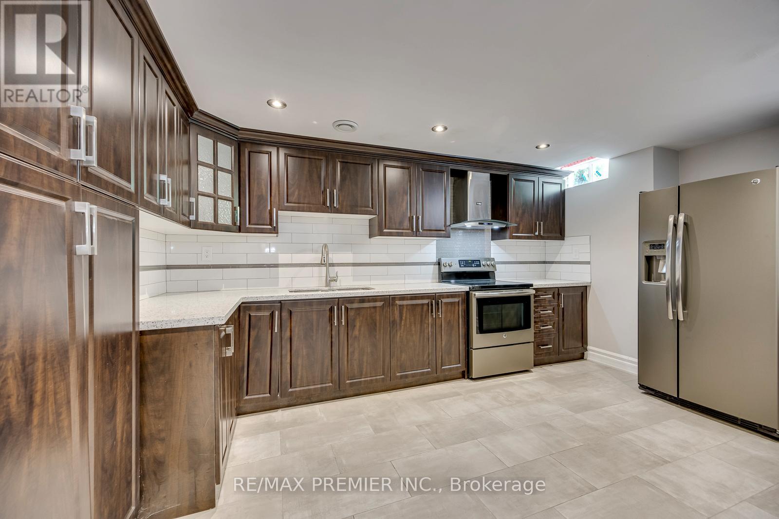 26 MAYBECK DRIVE - 34