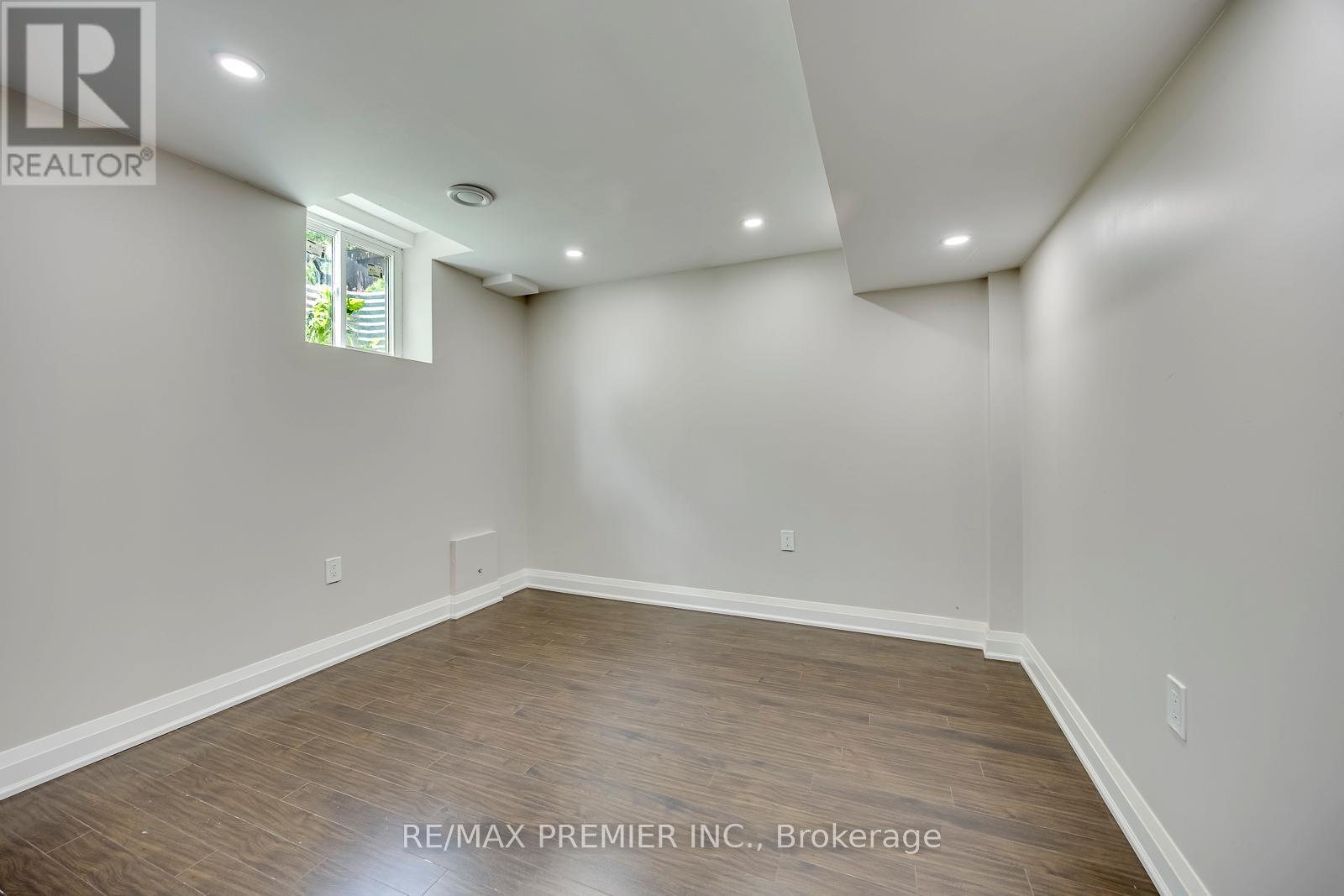 26 MAYBECK DRIVE - 37