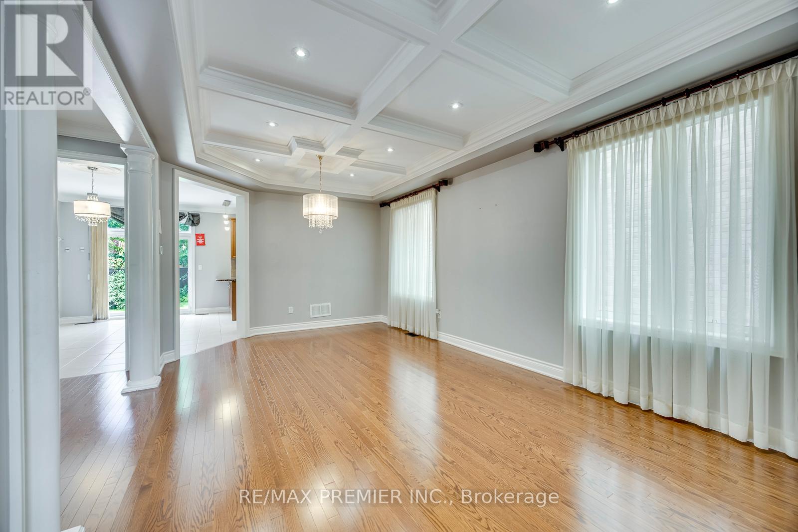 26 MAYBECK DRIVE - 4