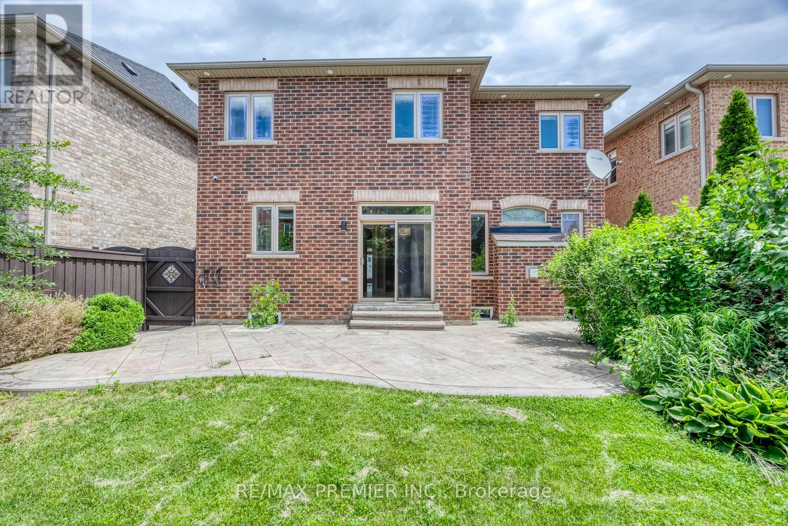26 MAYBECK DRIVE - 48