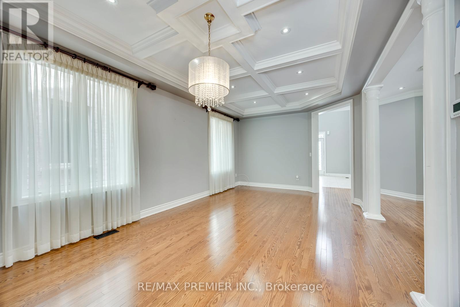 26 MAYBECK DRIVE - 6