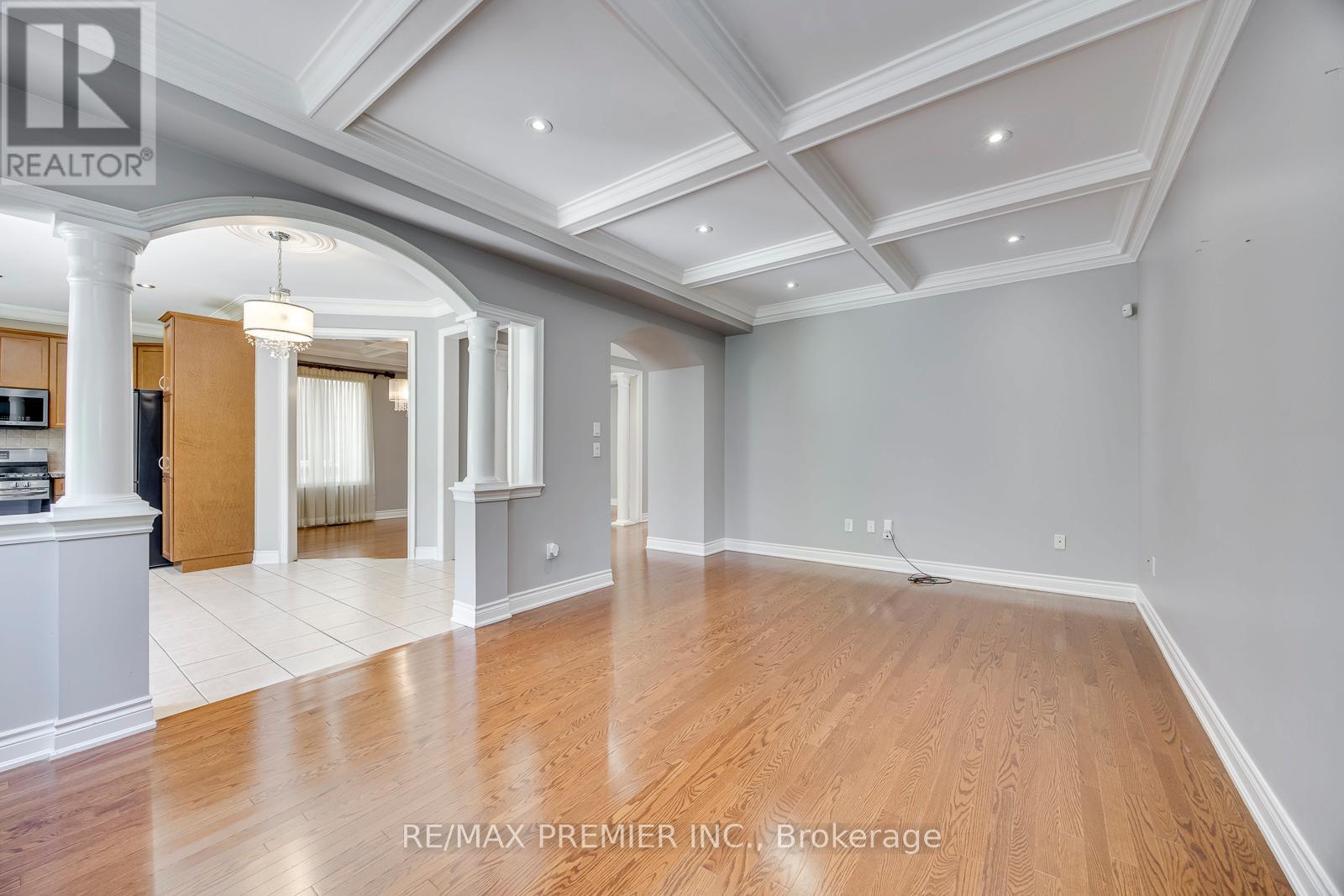 26 MAYBECK DRIVE - 8