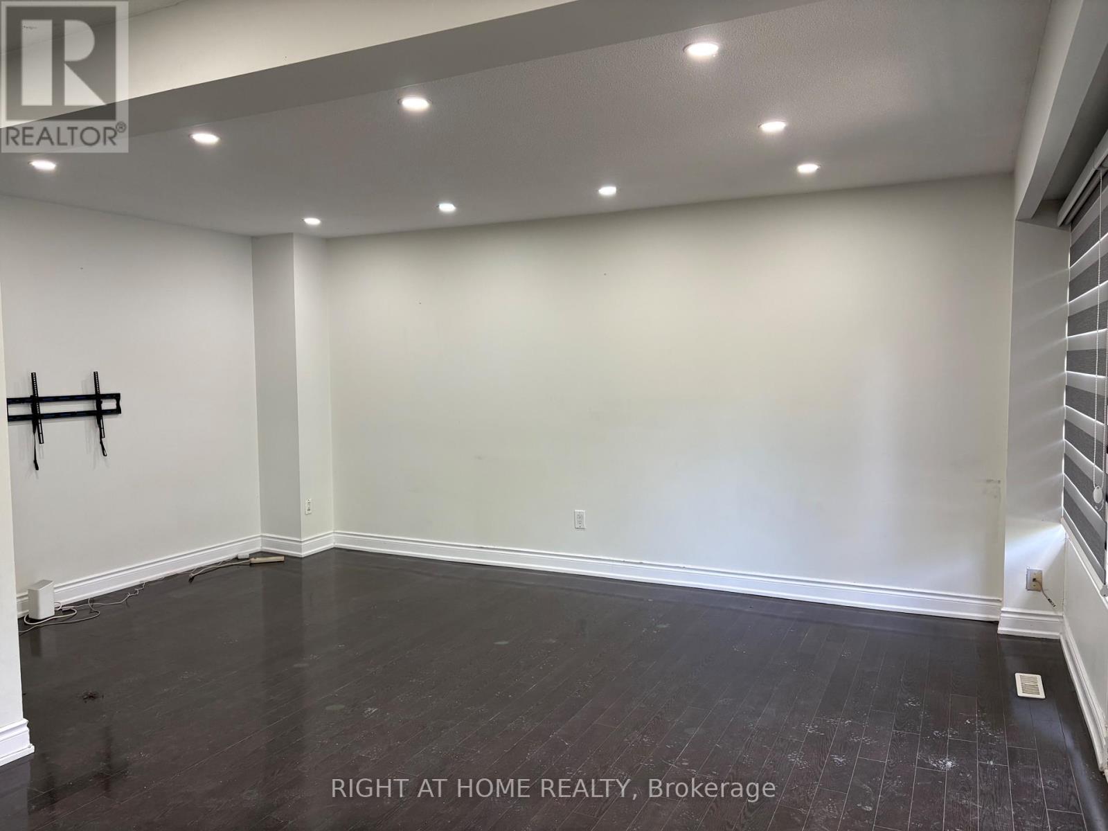 #115 16 LITCHFIELD COURT - Image 10