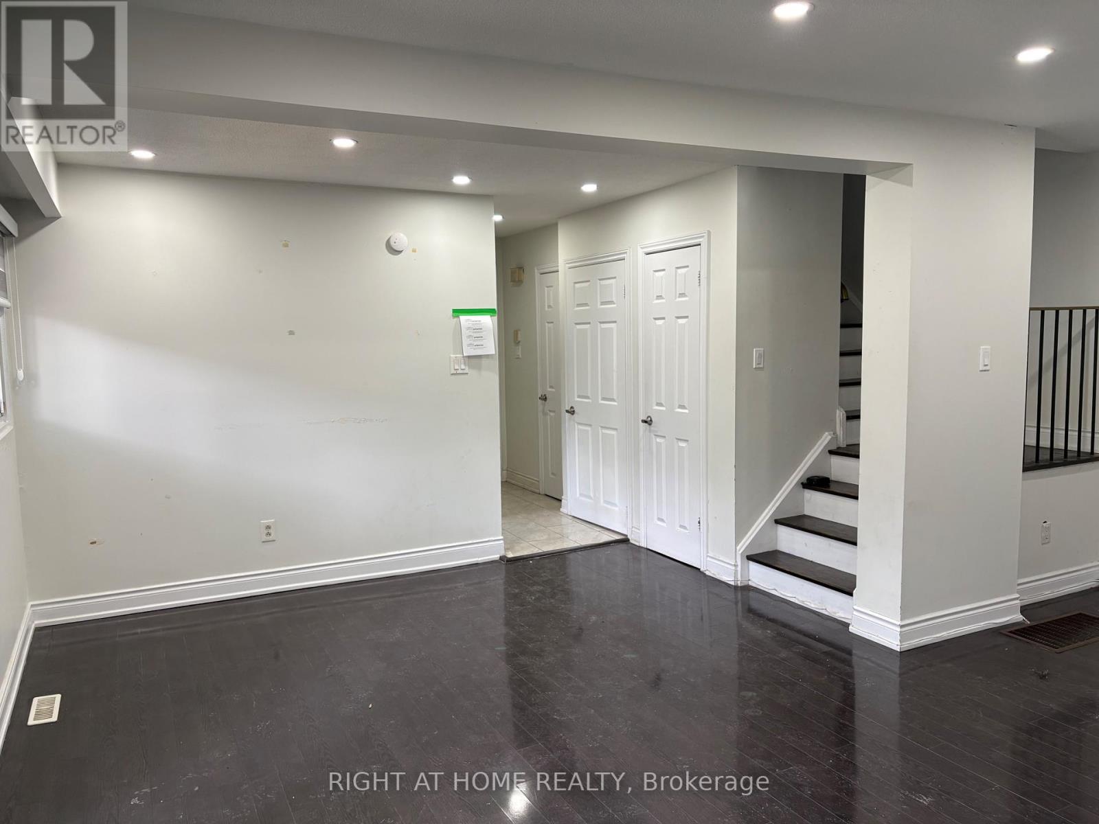 #115 16 LITCHFIELD COURT - Image 11