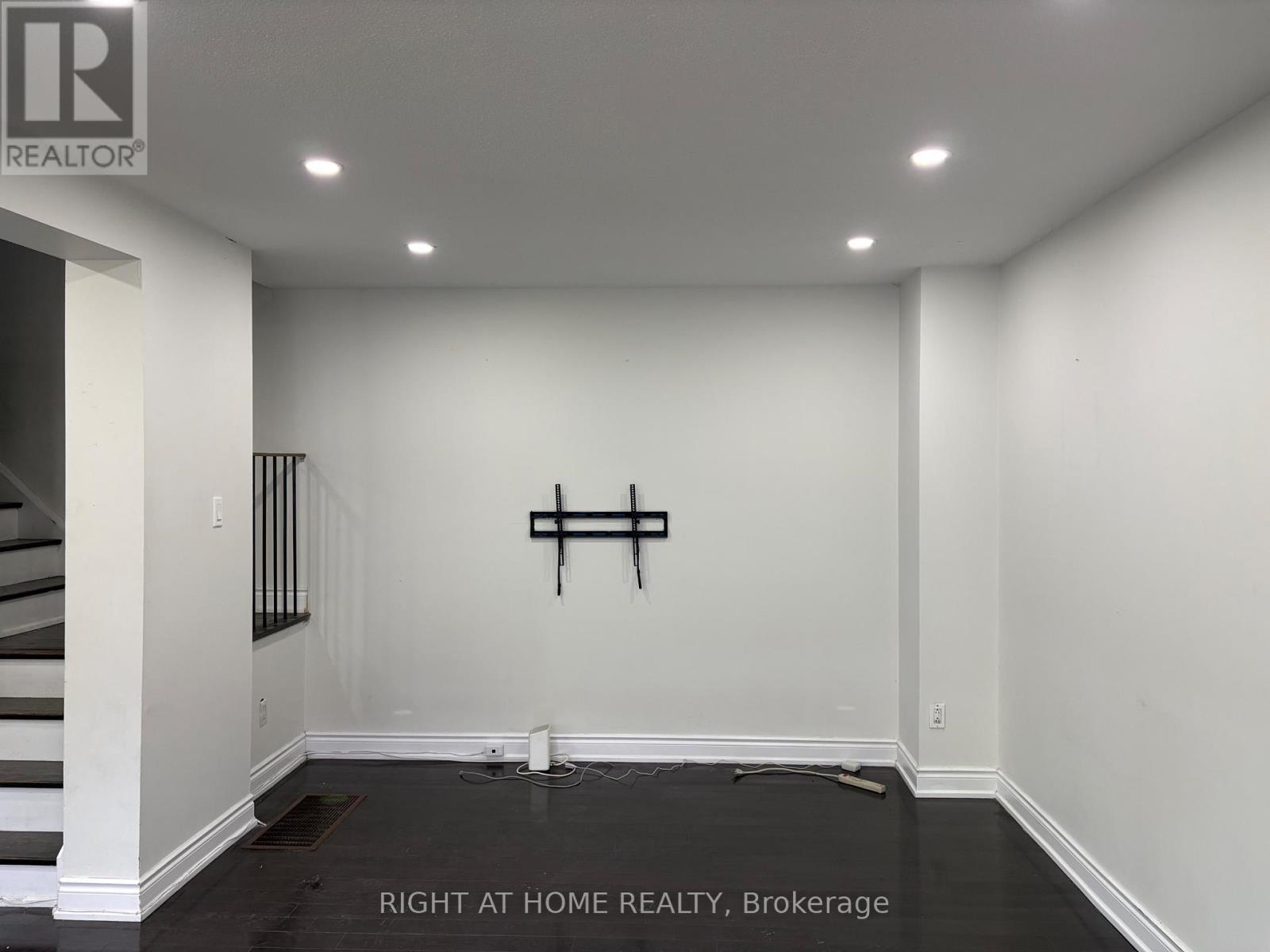 #115 16 LITCHFIELD COURT - Image 12