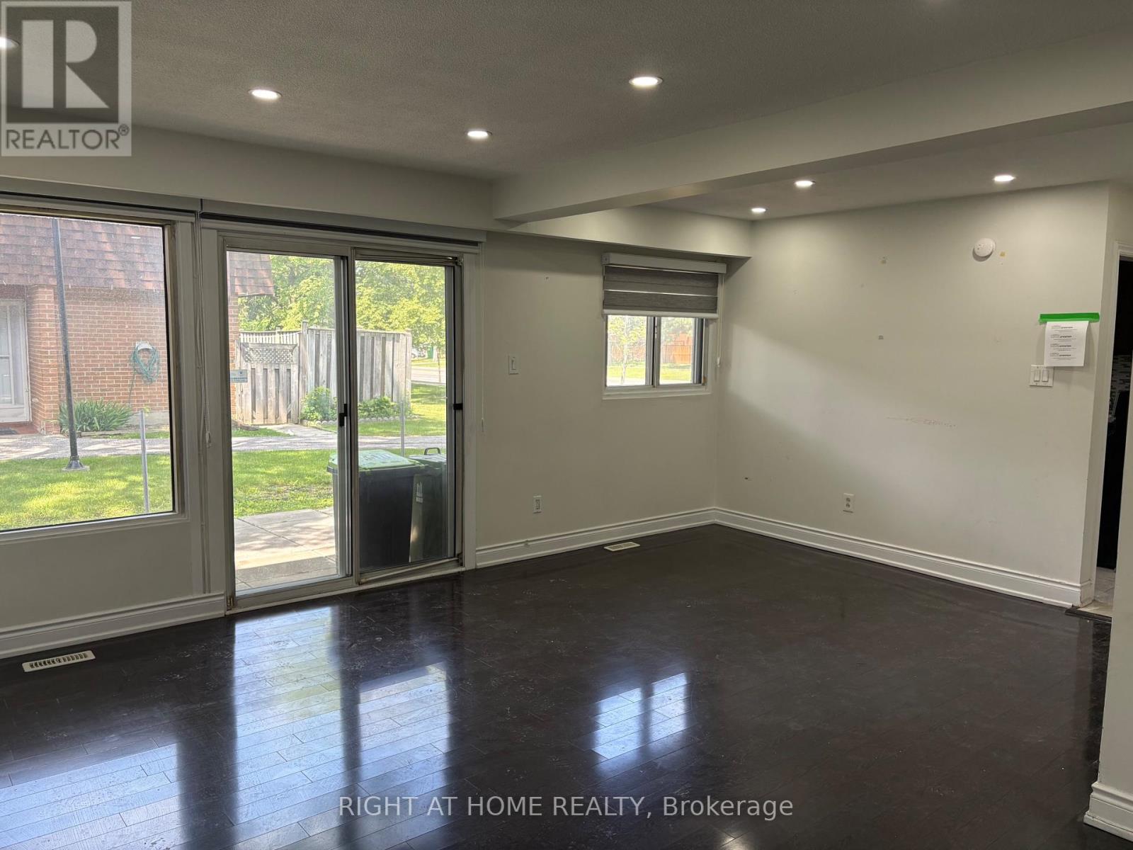 #115 16 LITCHFIELD COURT - Image 13