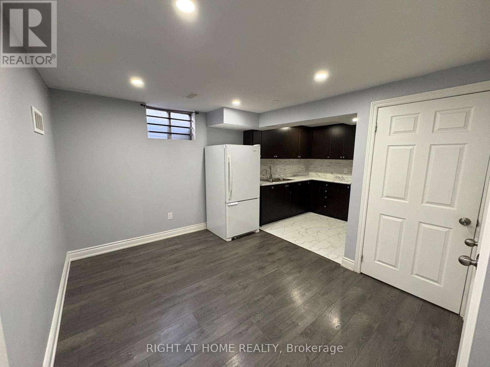 #115 16 LITCHFIELD COURT - Image 35