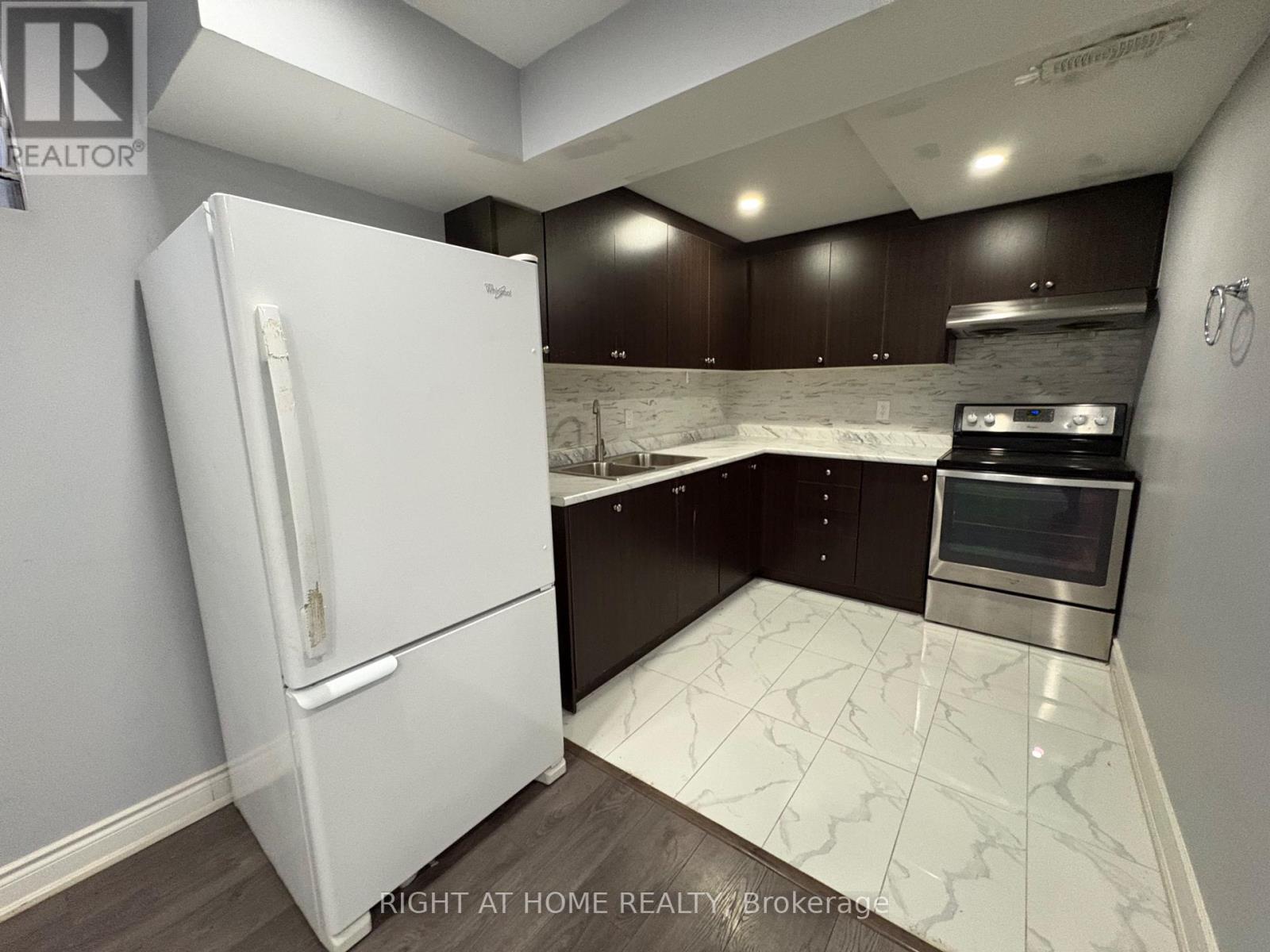 #115 16 LITCHFIELD COURT - Image 37