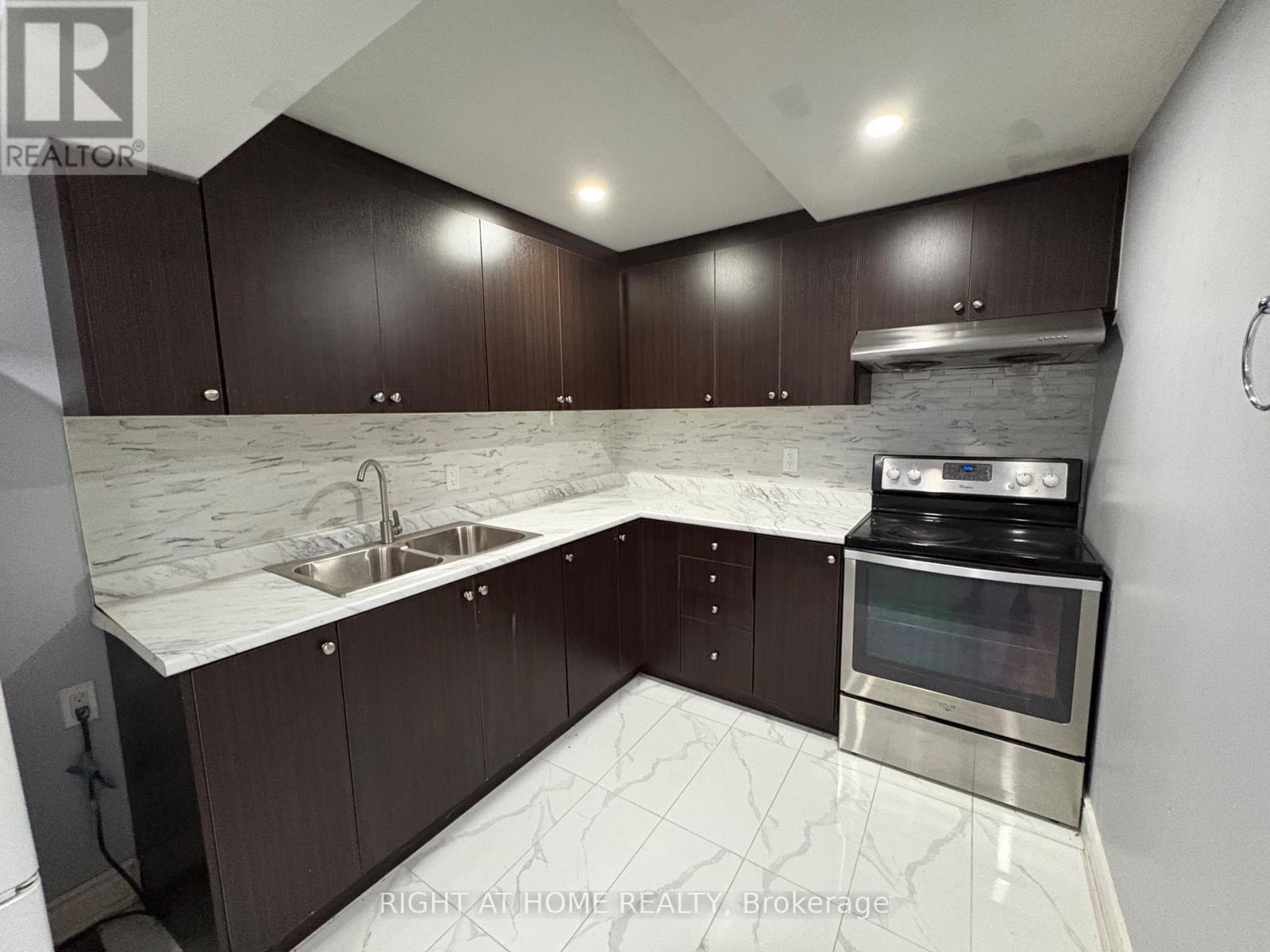 #115 16 LITCHFIELD COURT - Image 38