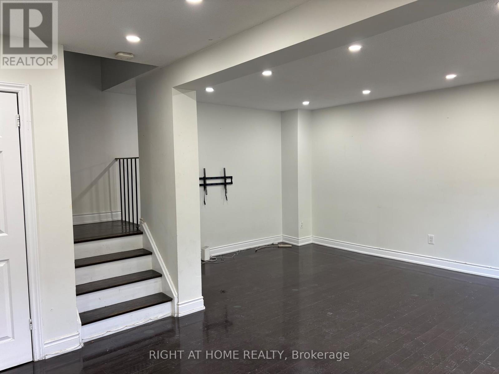 #115 16 LITCHFIELD COURT - Image 9