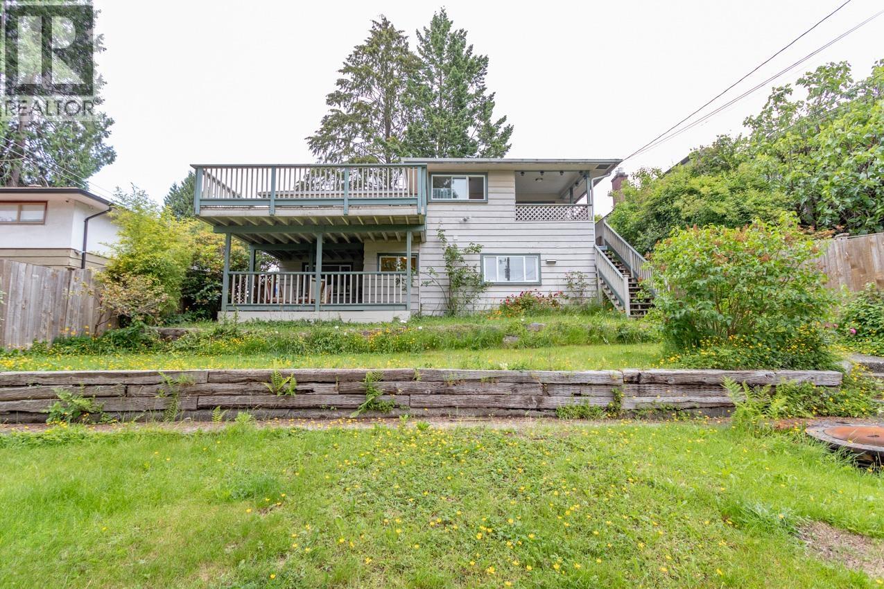 341 W 24TH STREET, North Vancouver