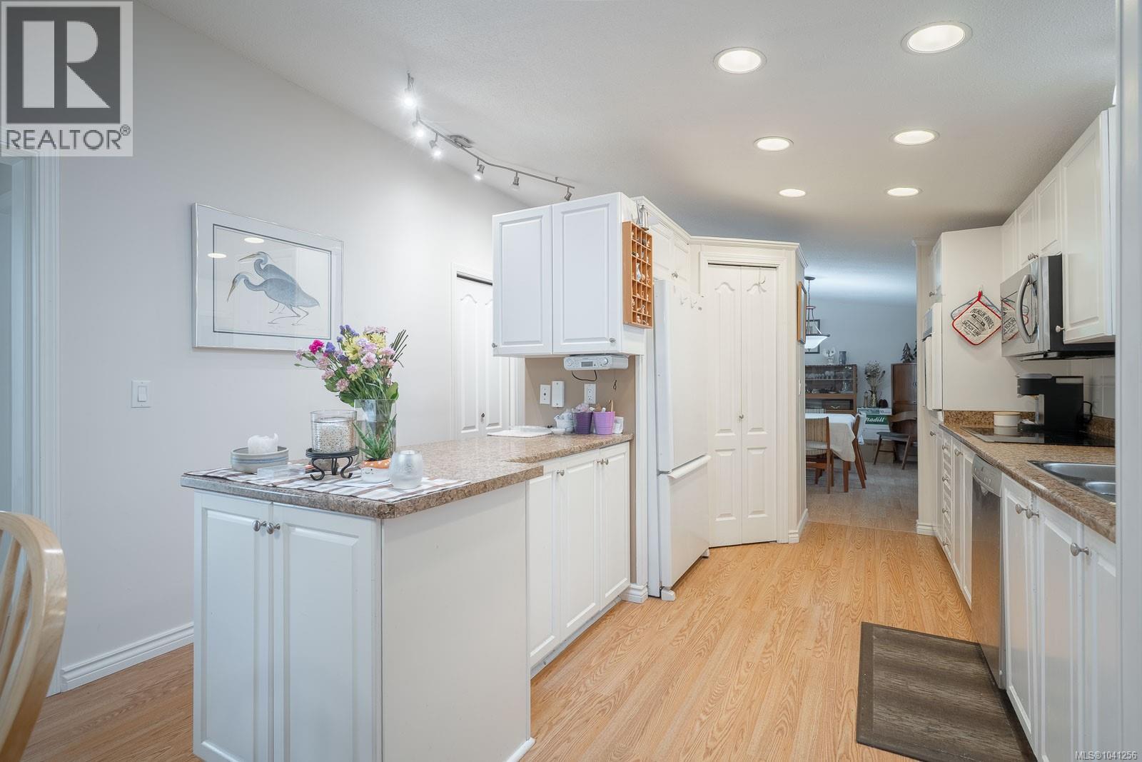 #76 1051 Murchie Way - 16