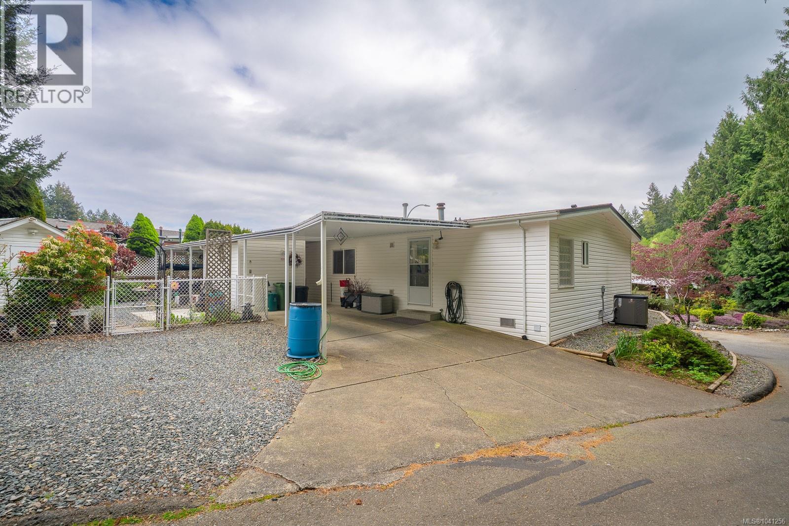 #76 1051 Murchie Way - 4