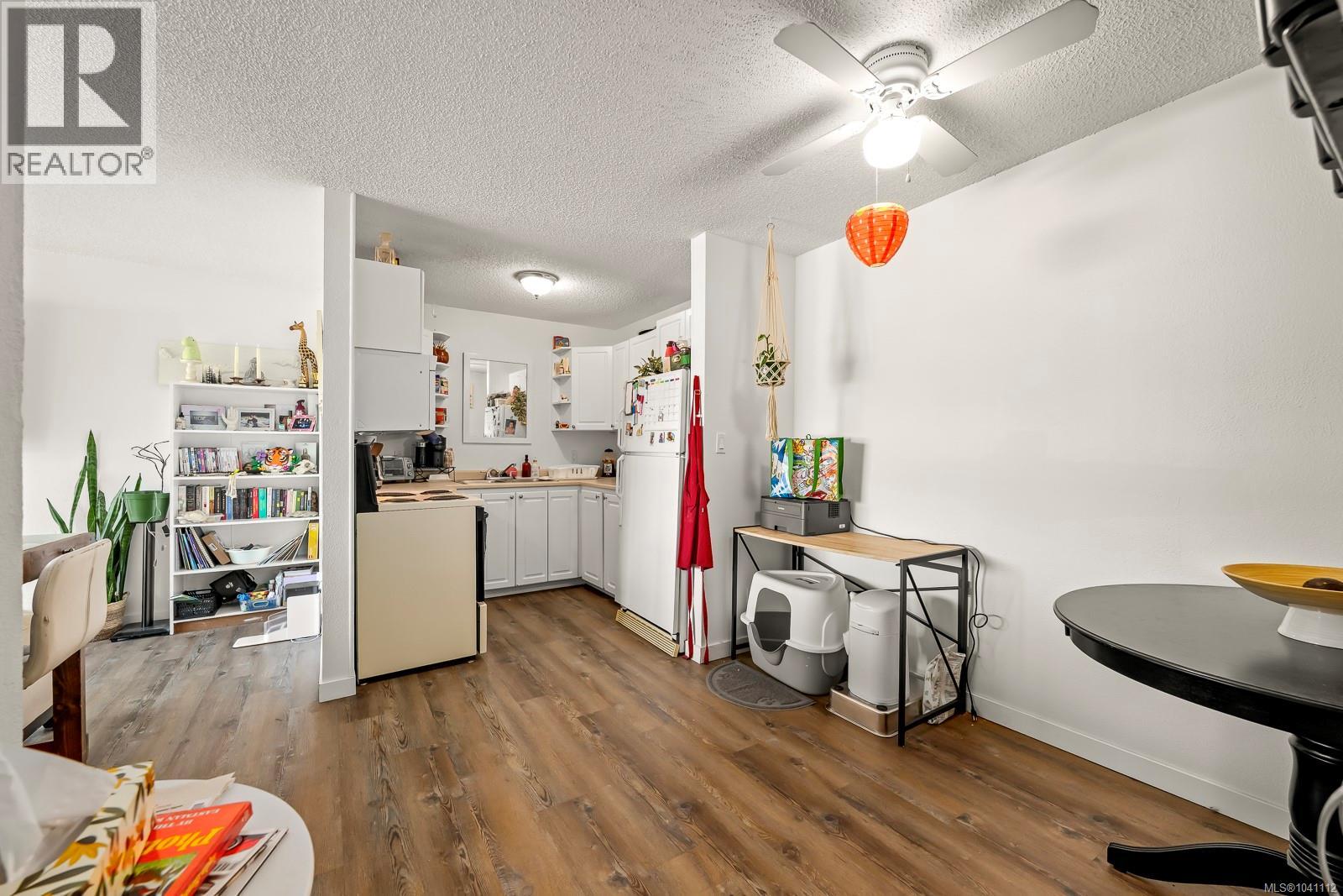 #301 1130 Willemar Ave - 17