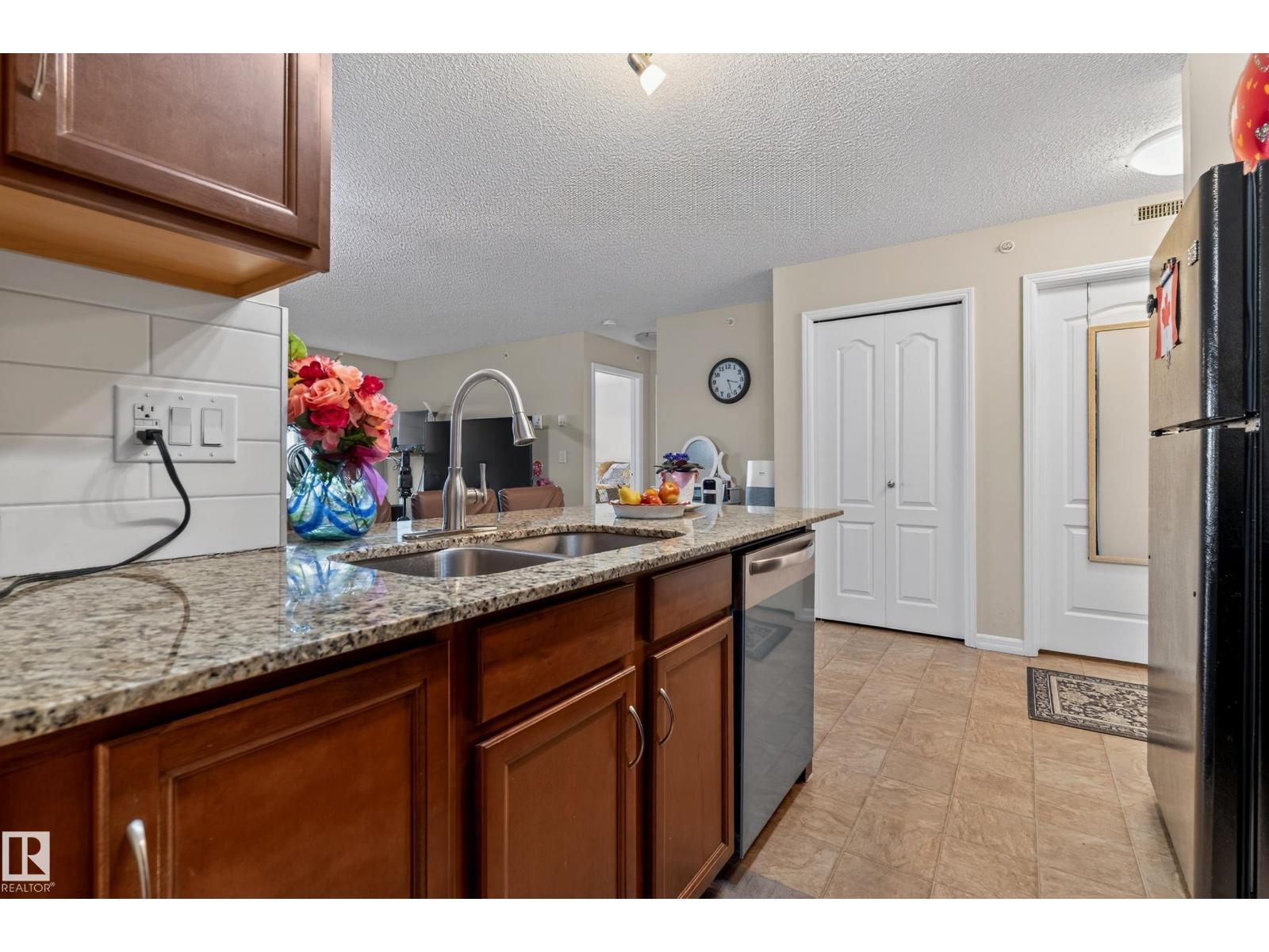 #419 271 CHARLOTTE WY - 8