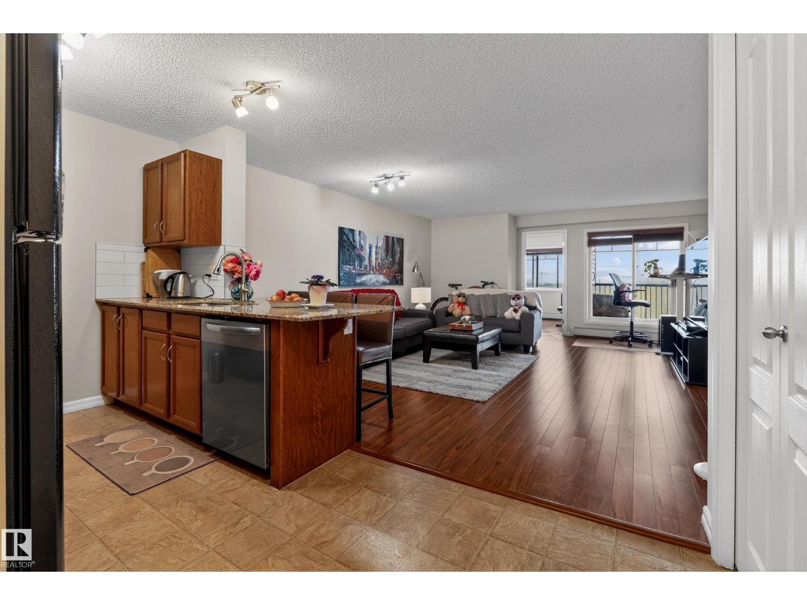 #419 271 CHARLOTTE WY - 9