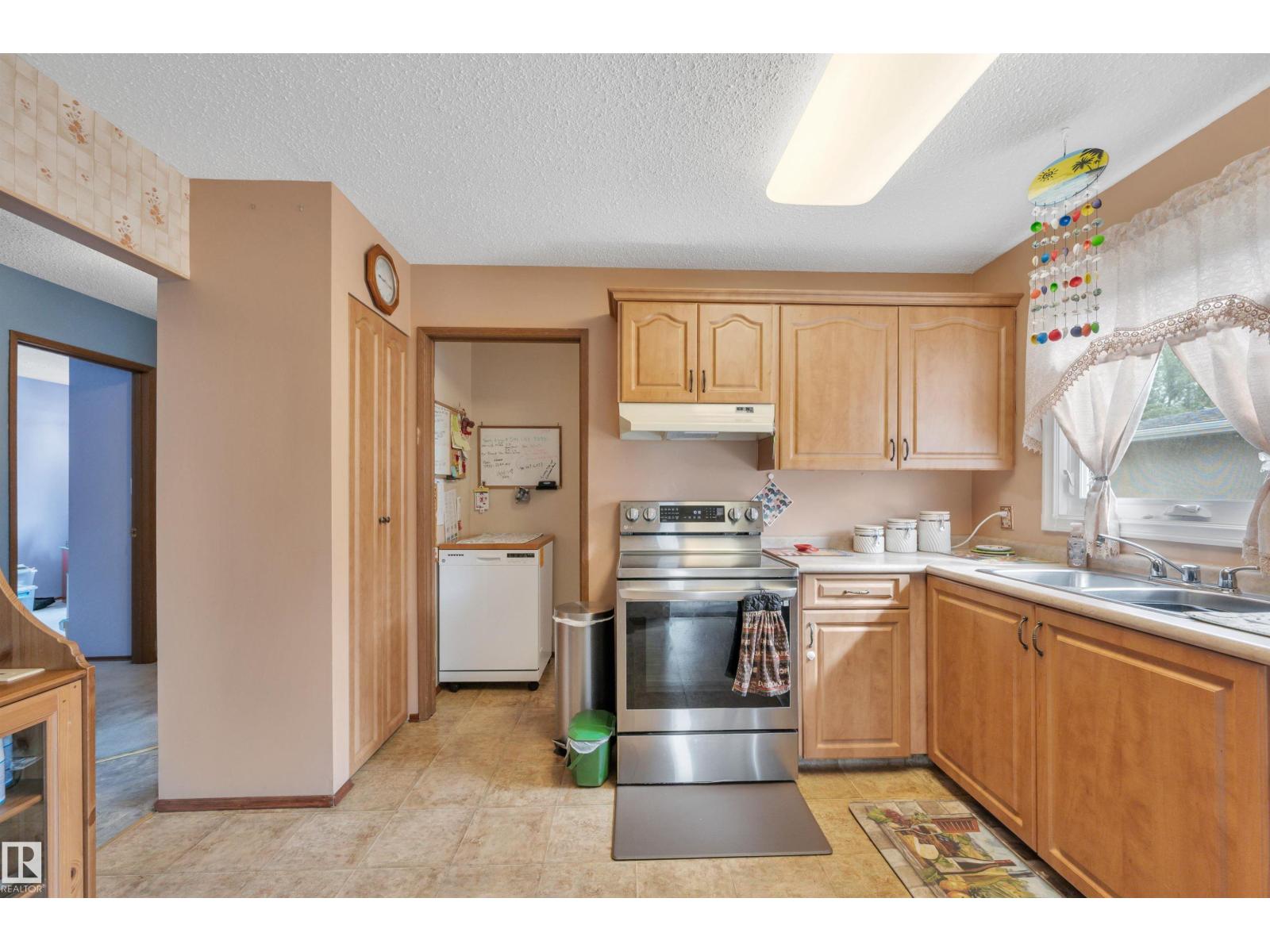 4524 20A AV NW - 18