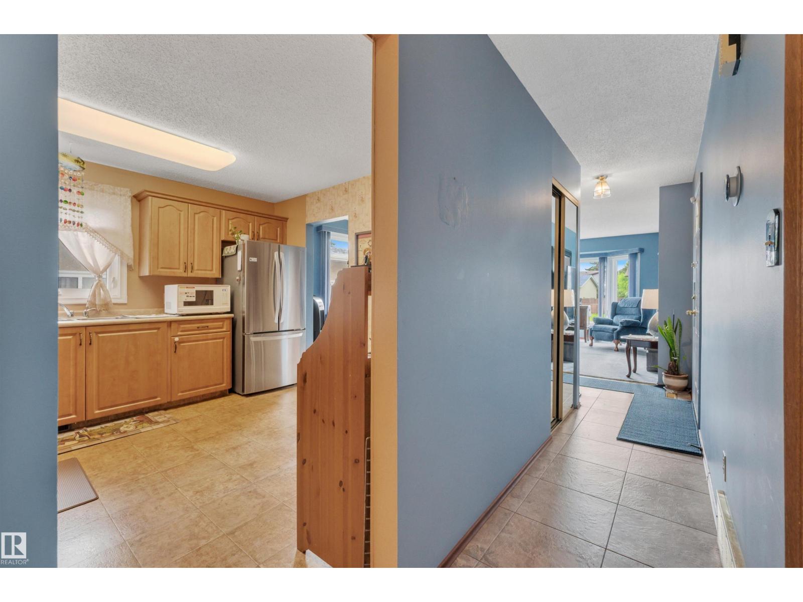 4524 20A AV NW - 20