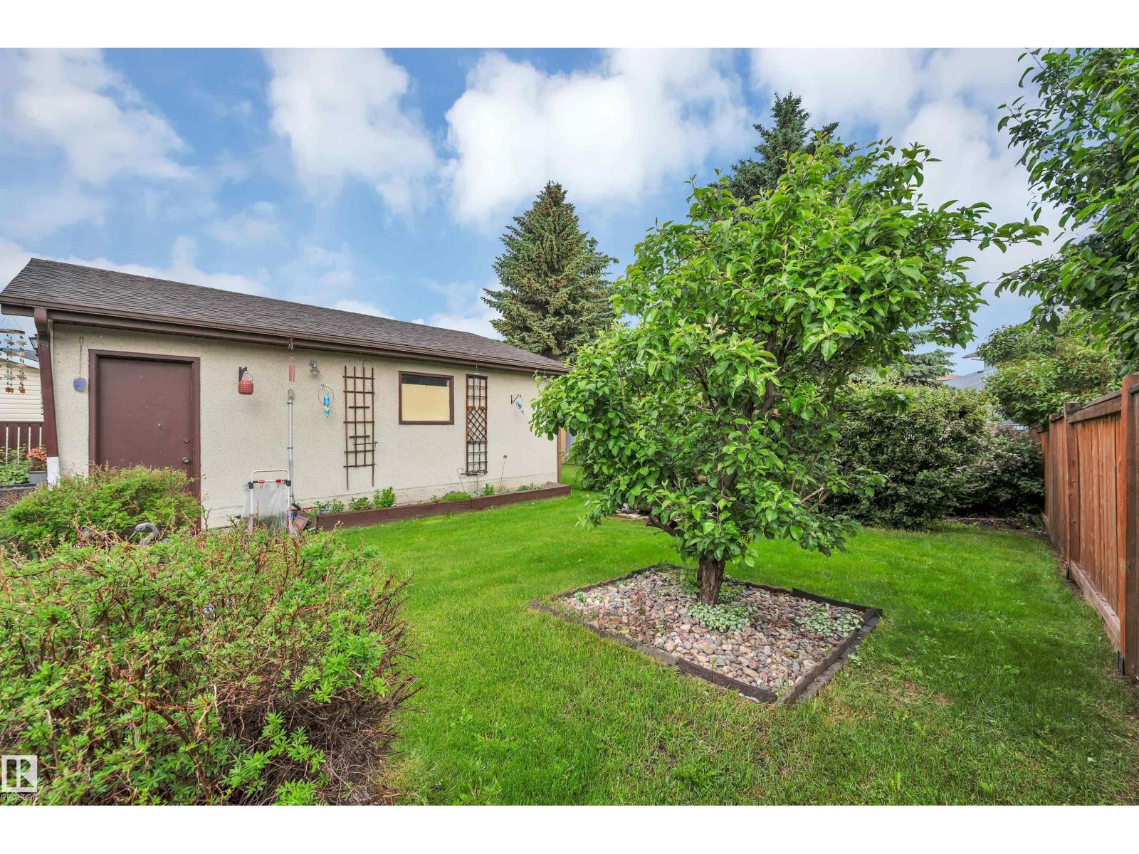 4524 20A AV NW - 46