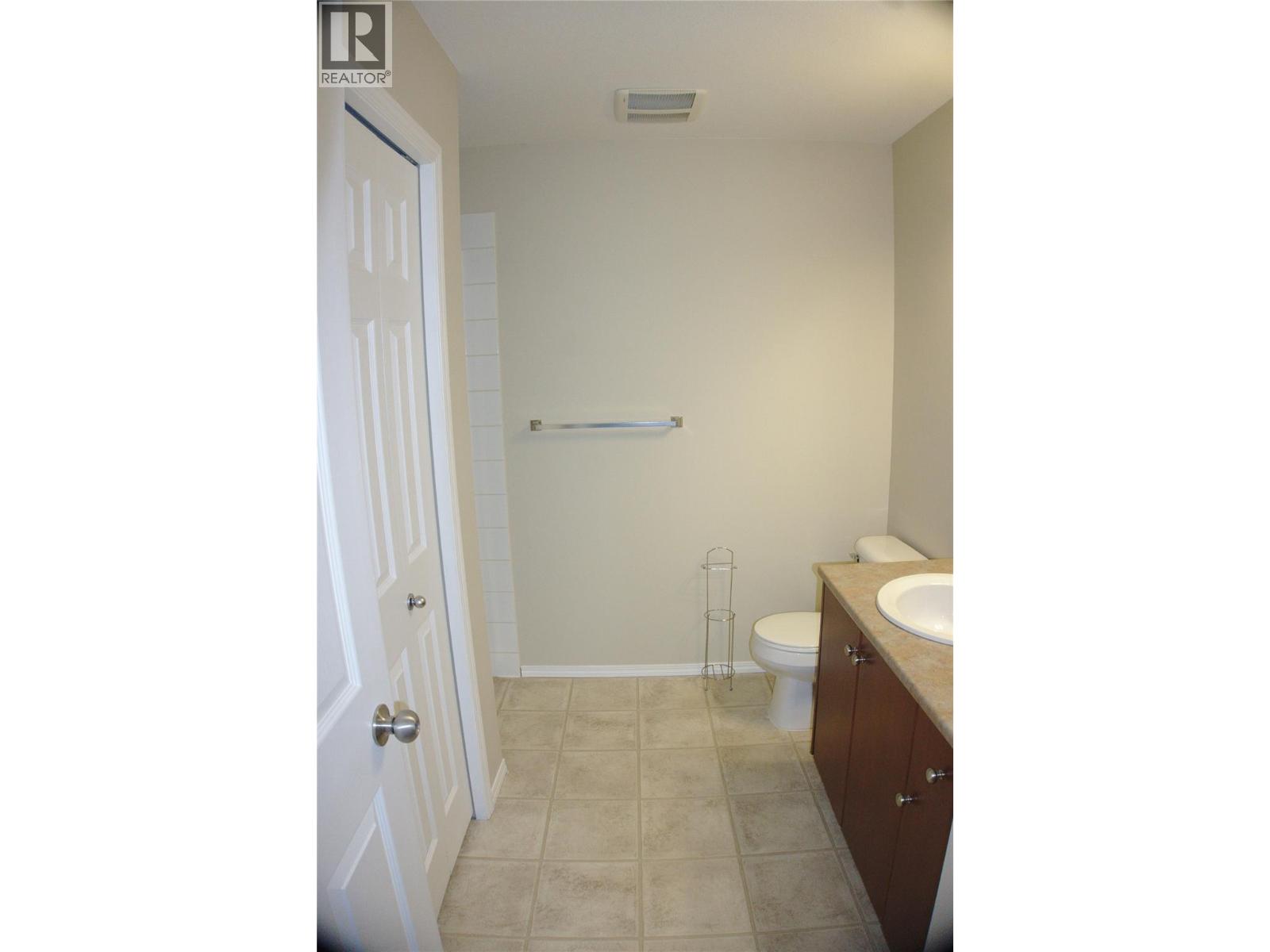 1316 1875 Country Club Drive, Kelowna