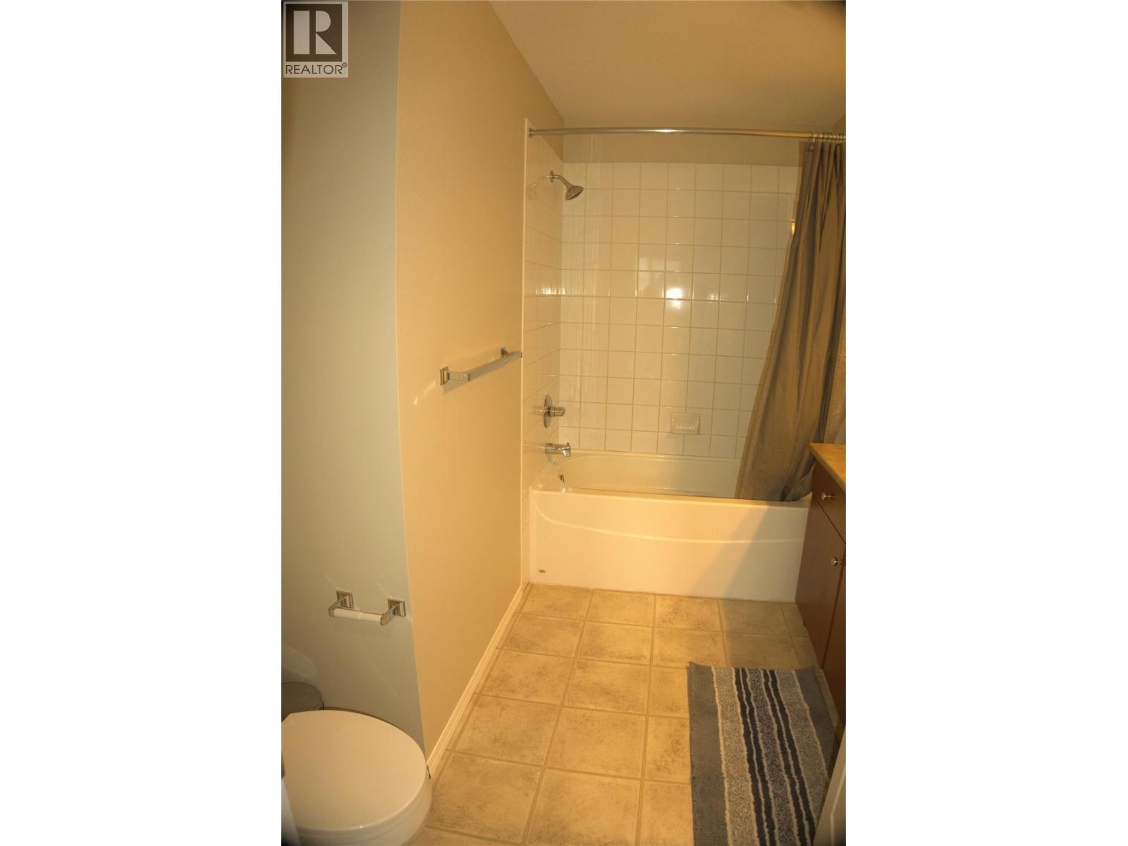 1316 1875 Country Club Drive, Kelowna