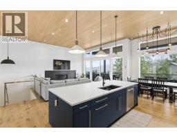 10283 Beacon Hill Drive, Lake Country, BC V4V0A9 Photo 34