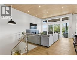 10283 Beacon Hill Drive, Lake Country, BC V4V0A9 Photo 28