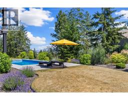10283 Beacon Hill Drive, Lake Country, BC V4V0A9 Photo 17