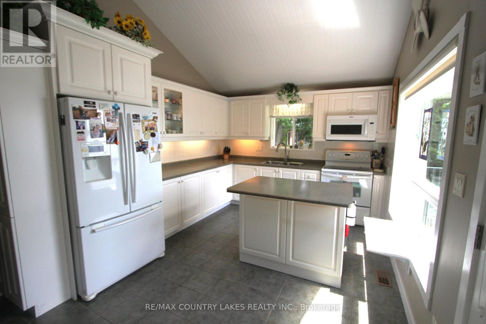 27 HILLCREST AVENUE - 10
