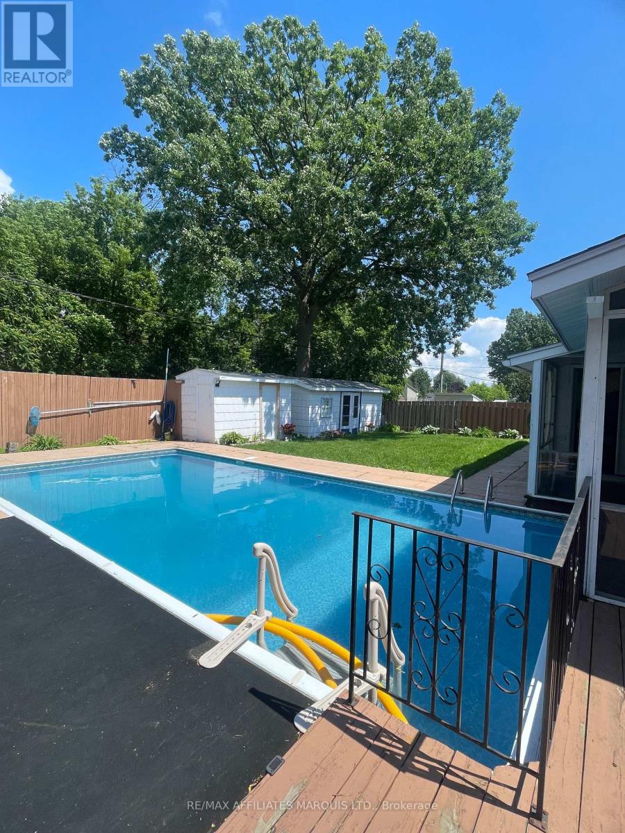 428 BELLEVUE CRESCENT - 31