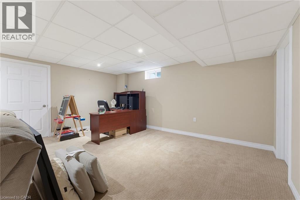 73 DEGROW Crescent - 35