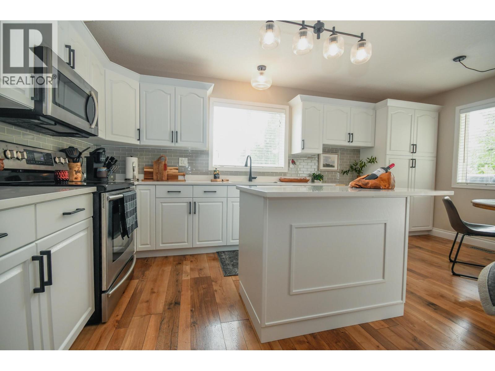 Photo 11 of 40 — 3254 VISTA VIEW ROAD · Prince George, BC