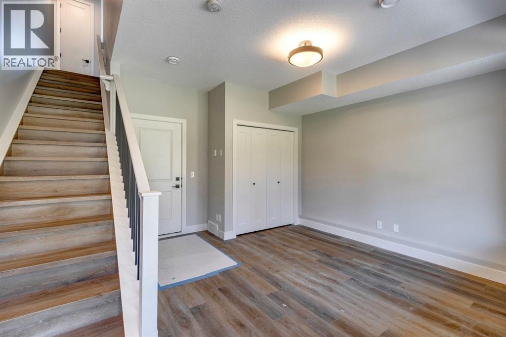 81 Royal Elm Green NW - 3