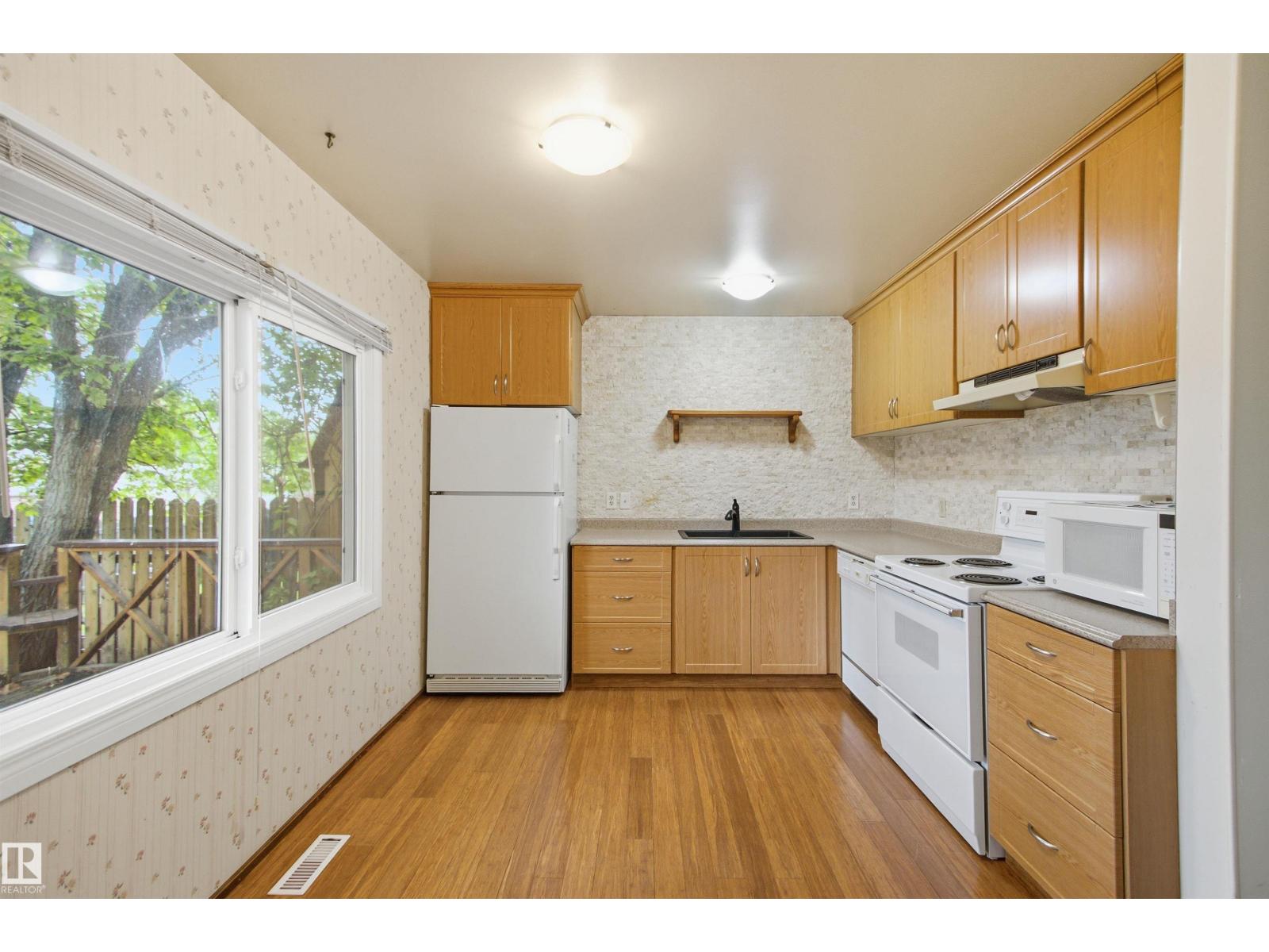 3310 48 ST NW — photo 10