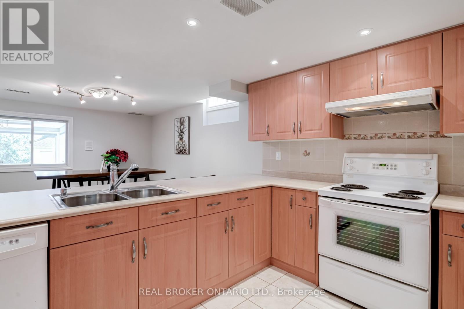 87 TAYLORWOOD AVENUE - 25