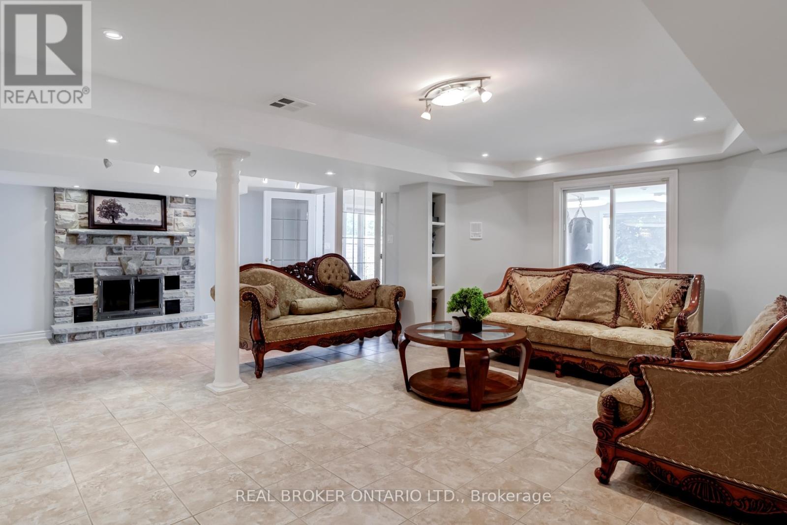 87 TAYLORWOOD AVENUE - 28