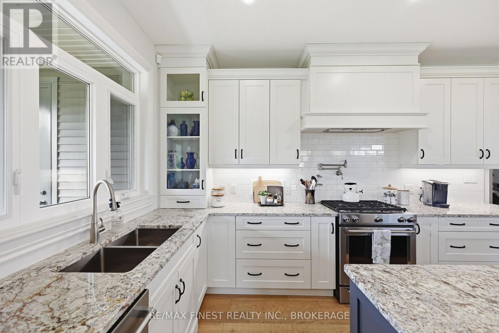 1046 KAM AVENUE - 14