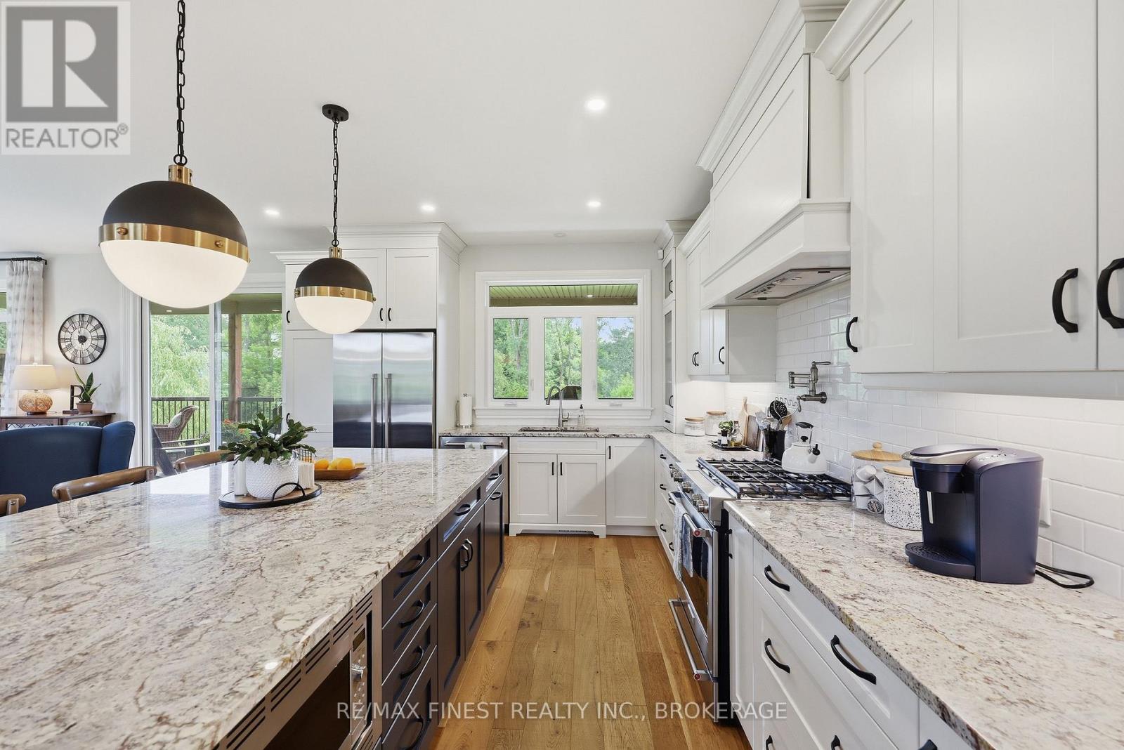1046 KAM AVENUE - 8