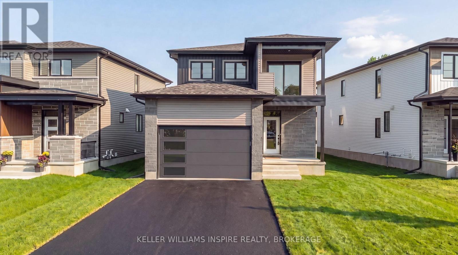128 MCDONOUGH CRESCENT - 1