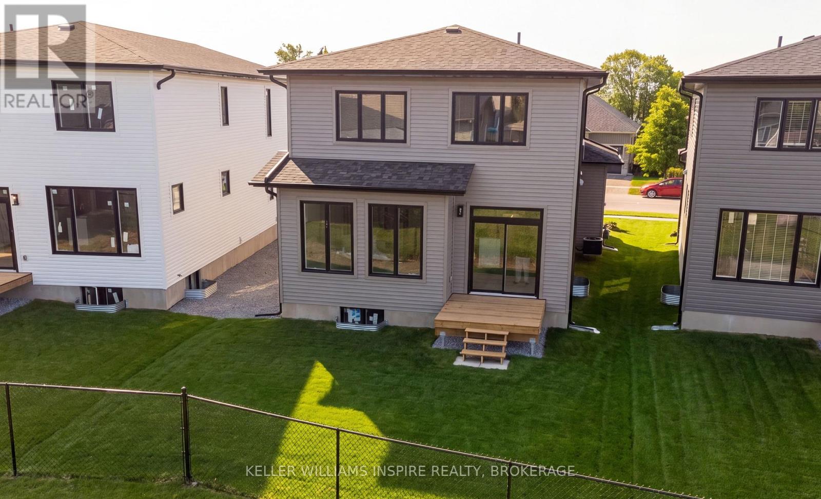 128 MCDONOUGH CRESCENT - 2