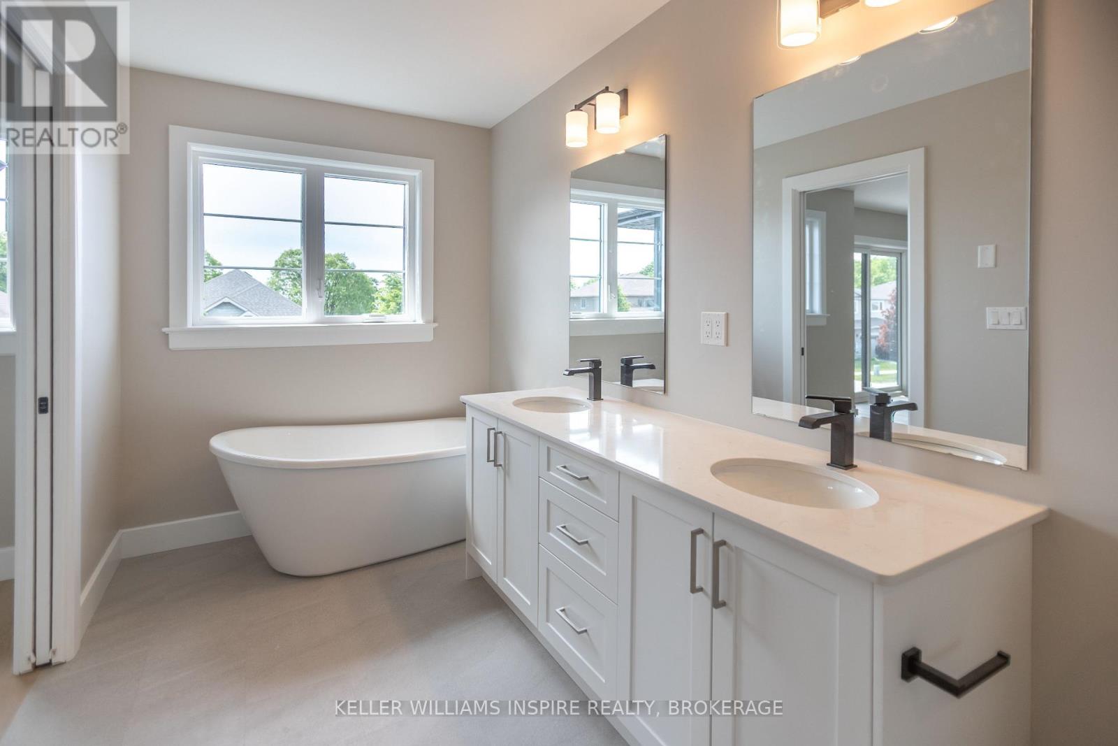 128 MCDONOUGH CRESCENT - 21