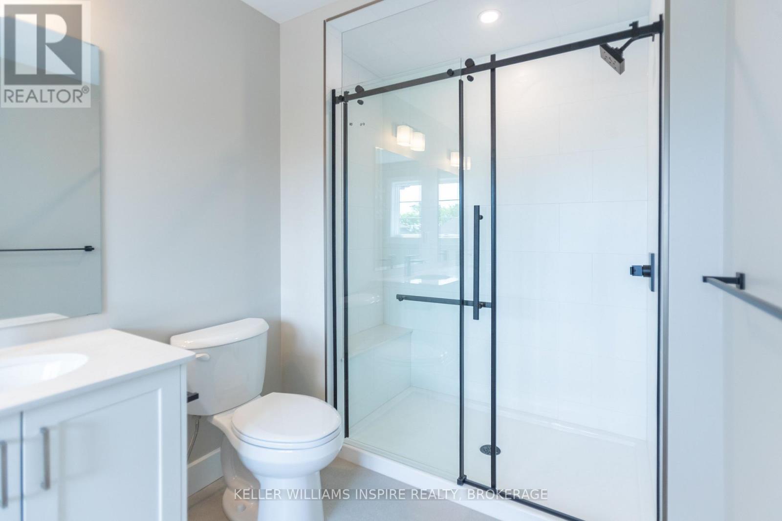 128 MCDONOUGH CRESCENT - 22