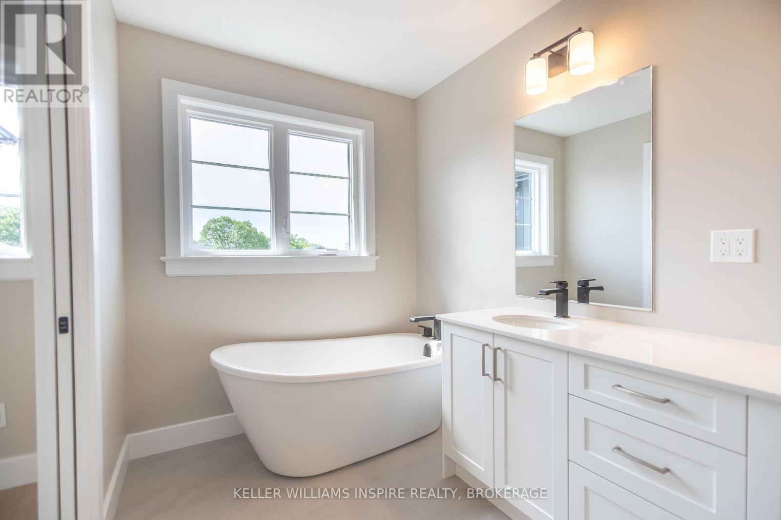 128 MCDONOUGH CRESCENT - 23