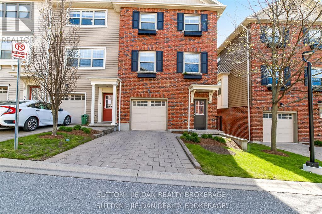 #9 1850 BEAVERBROOK AVENUE - 1