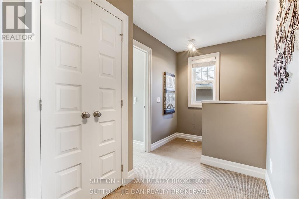 #9 1850 BEAVERBROOK AVENUE - 15