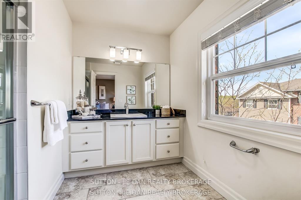 #9 1850 BEAVERBROOK AVENUE - 18