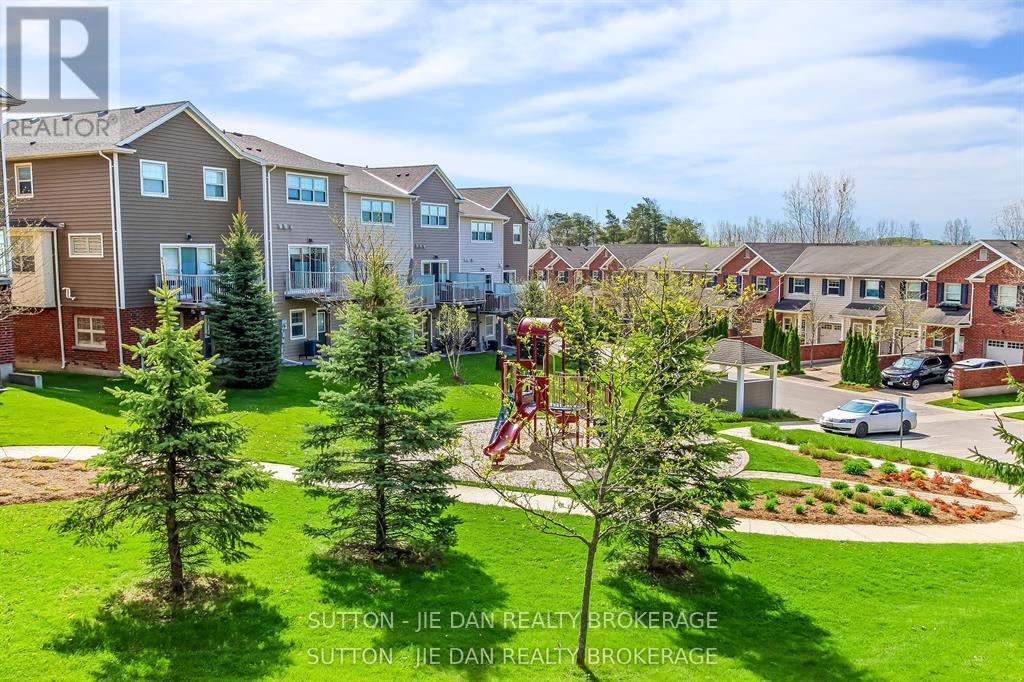 #9 1850 BEAVERBROOK AVENUE - 22