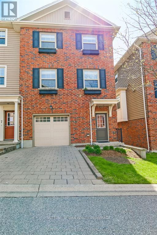 #9 1850 BEAVERBROOK AVENUE - 23