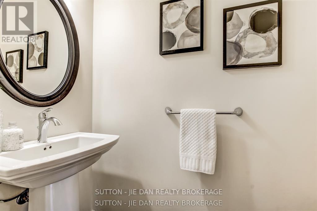 #9 1850 BEAVERBROOK AVENUE - 6