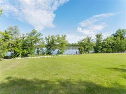 Primary Bedroom - 224 Lakeview Drive, East Selkirk, MB R0E0M0 Photo 13